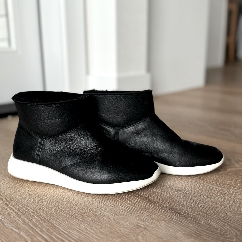 Vince Adora Genuine Shearling Sneaker Boot – Black – Size 7